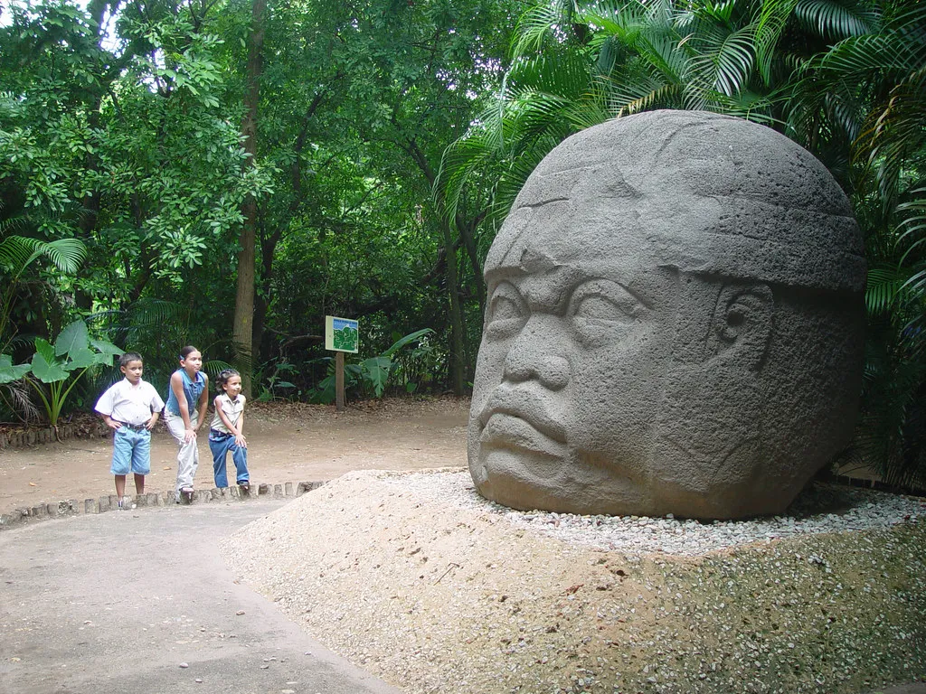 Cultural head statue pic